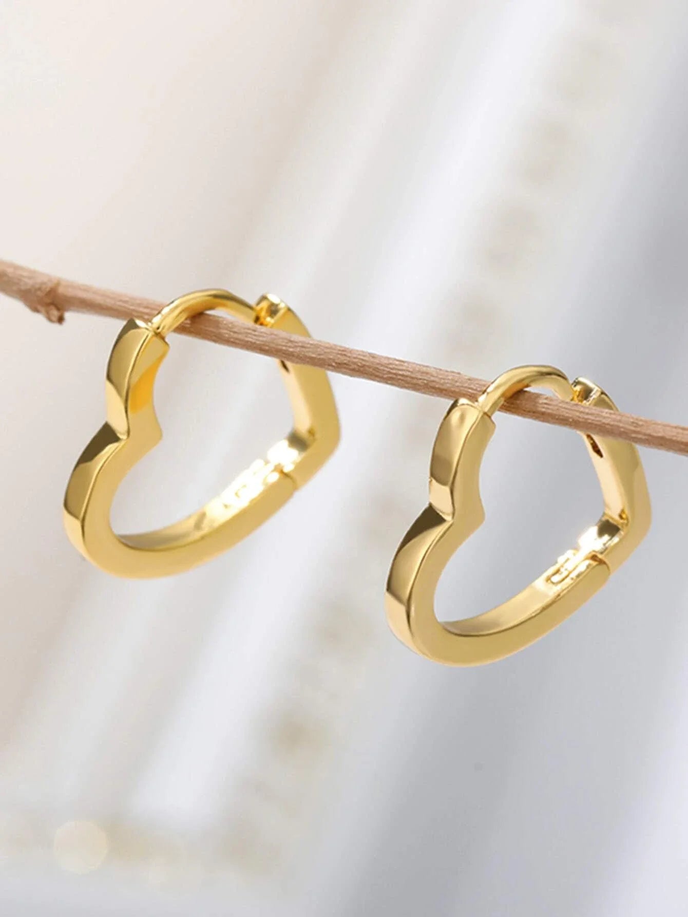 Simple Heart Hoop Earrings For Women Girls Gold Color Stainless Steel Circle Earrings Female Wedding Jewelry Ladies Gift