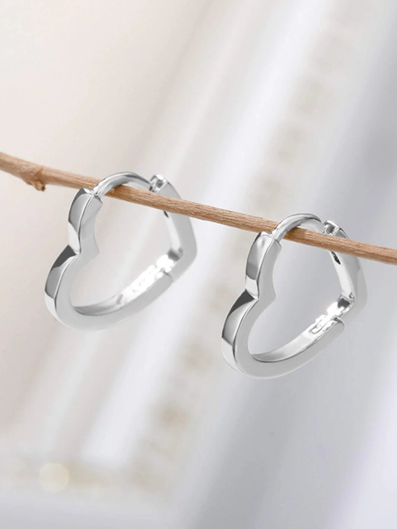 Simple Heart Hoop Earrings For Women Girls Gold Color Stainless Steel Circle Earrings Female Wedding Jewelry Ladies Gift